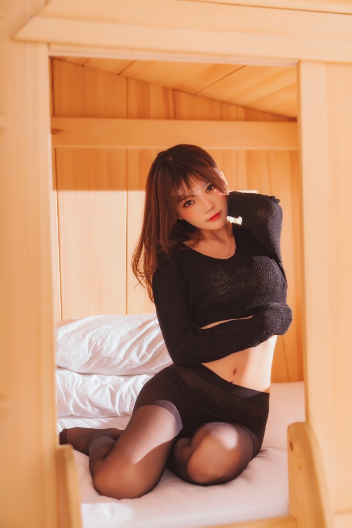 人气动漫Coser@桜桃喵 – 小黑 [32P/518MB]