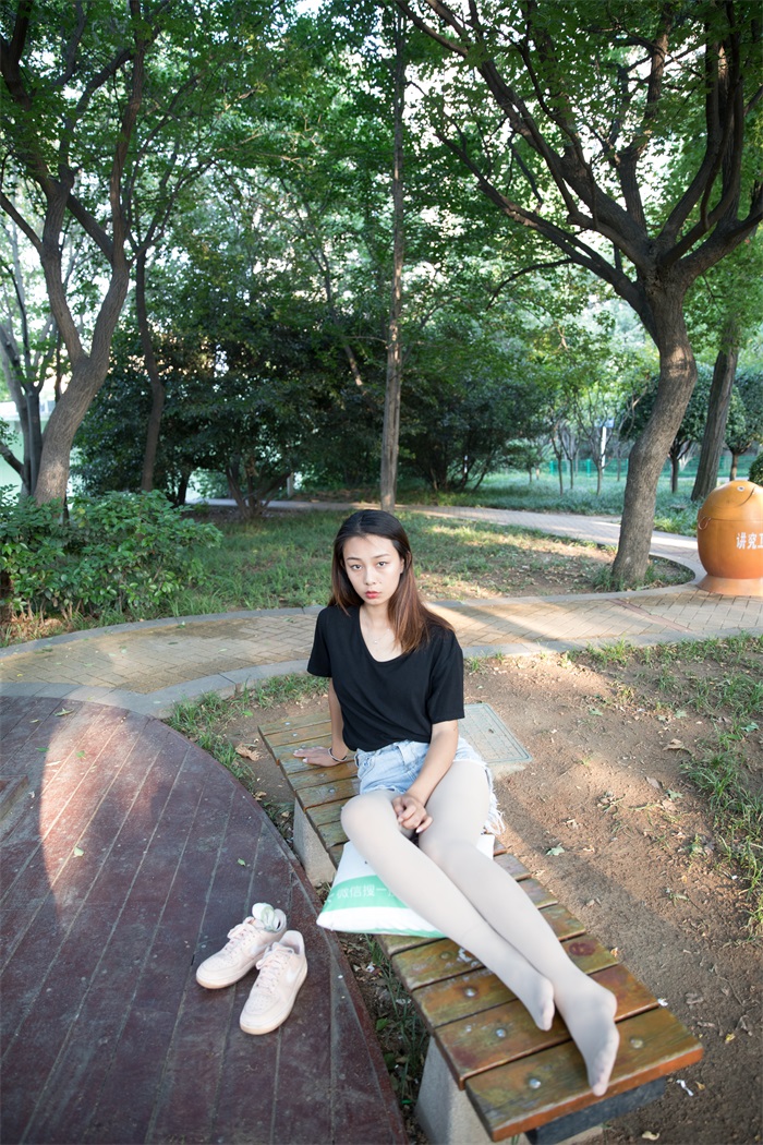 物恋传媒 No.173 岚岚-繁闹公园中的安静姑娘 [168P/1V/4.23G]