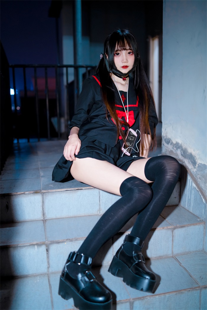 微博红人Coser@五更百鬼 制服 [15P/30MB]