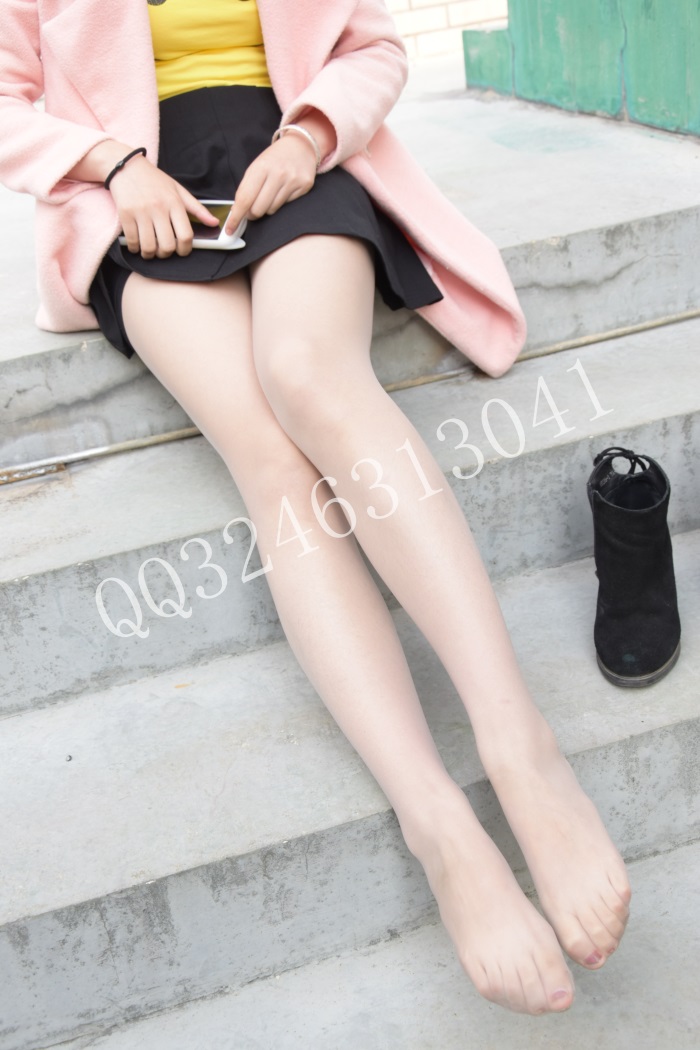 大生模拍 No.047 君君-冬日暖丝 [34P/141MB]