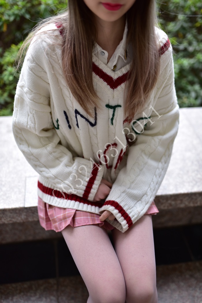 大生模拍 No.051 户外灰丝学妹 [55P/226MB]