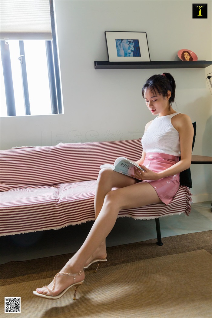 [IESS异思趣向] 2019.12.20 丝享家642：小小《美足与蛇形凉鞋》[93P/41MB]