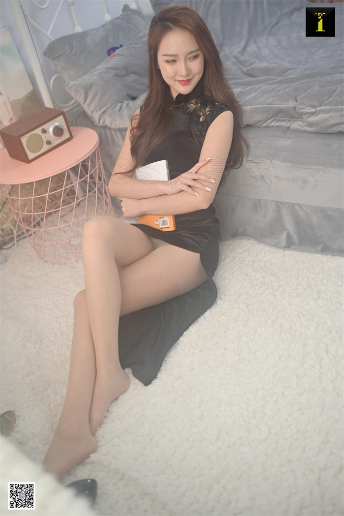 [IESS异思趣向] 2019.11.11 丝享家607： 秋秋《云芝长款开衩旗袍》[94P/23.5MB]