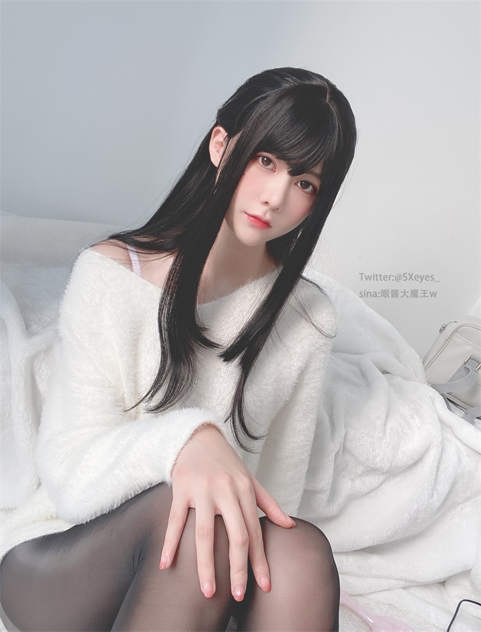 微博红人@眼酱大魔王w 毛衣黑丝腿控 [39P/1V/190MB]