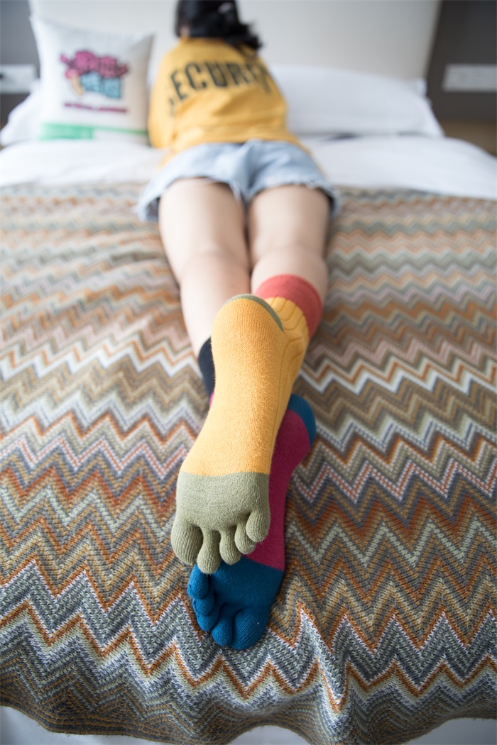 物恋传媒 No.227 小昭-糖果轻嬉皮 五指袜 [208P/2V/4.87G]