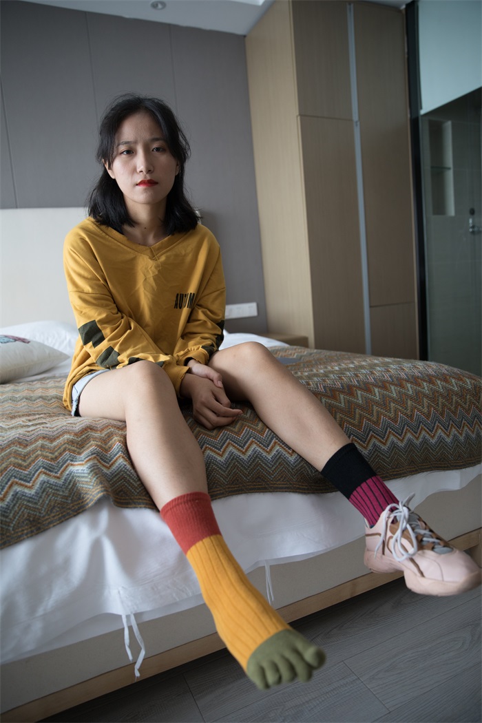 物恋传媒 No.227 小昭-糖果轻嬉皮 五指袜 [208P/2V/4.87G]