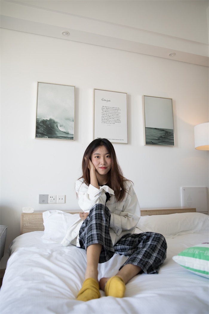 物恋传媒 No.234 elise-暖阳下黄袜子 [180P/1V/5.08G]