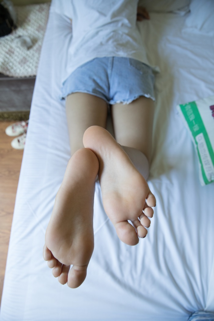 物恋传媒 No.240 小昭-草莓girl，甜美girl 小脚丫 [281P/1V/5.69G]