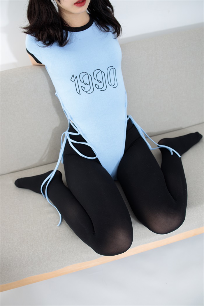 森萝财团写真 JKFUN-032《厚黑砕面》黑丝 80D 小夜踩物 [84P/2V/2.24G]