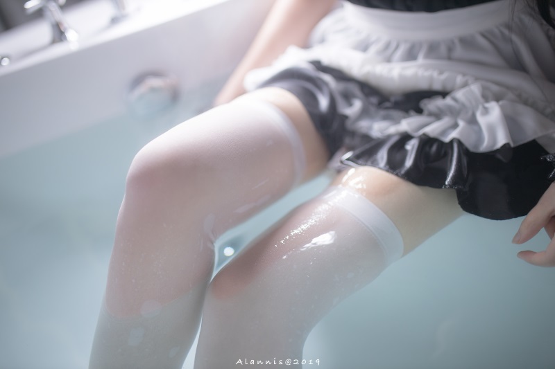 微博红人Coser@雪琪SAMA – 女仆水下版 [22P/1V/498MB]