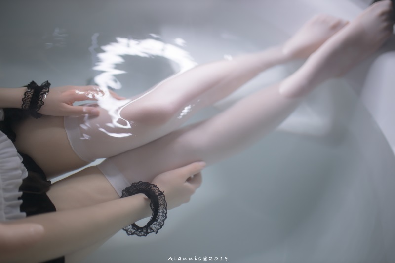 微博红人Coser@雪琪SAMA – 女仆水下版 [22P/1V/498MB]