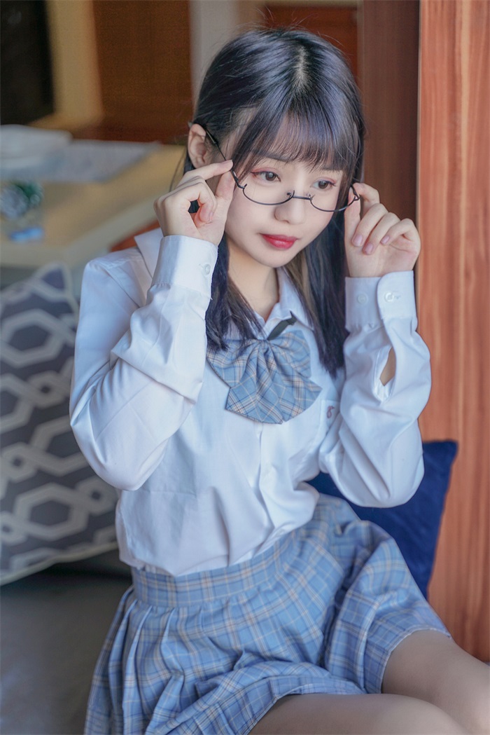 喵糖映画少女写真 VOL.047 眼镜妹[44P/290MB]