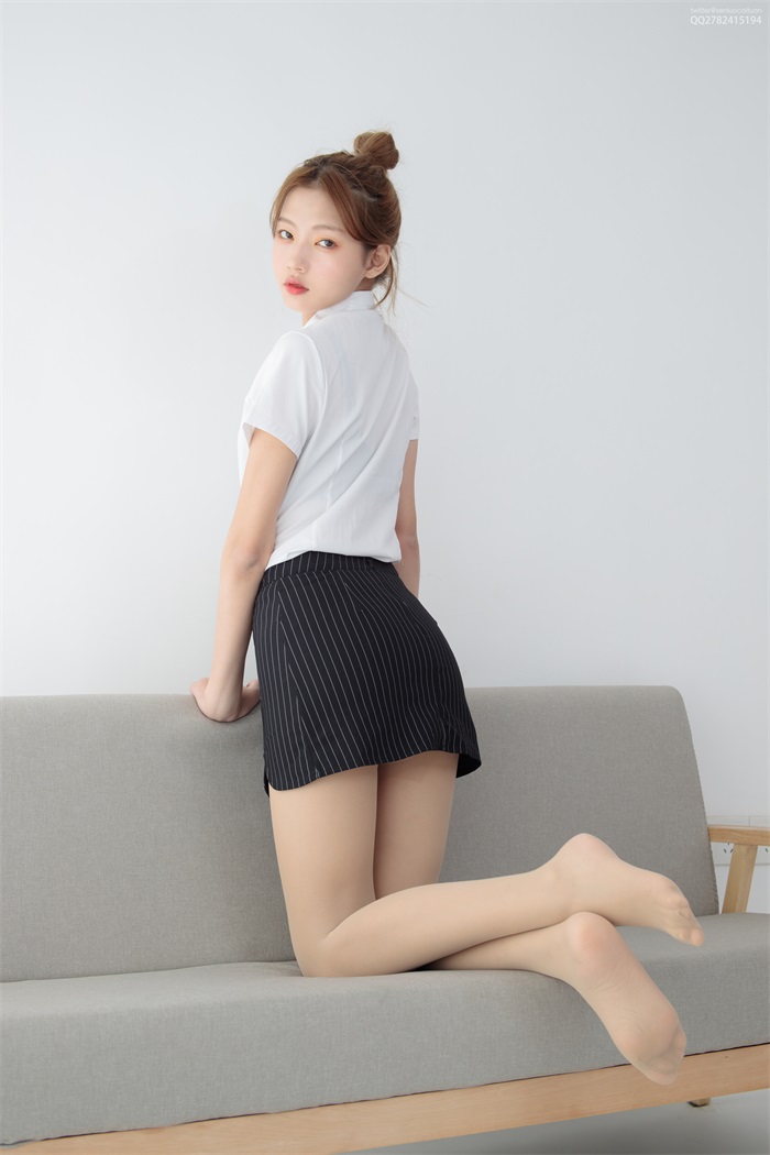 森萝财团写真 JKFUN-037《OL一定要搭配眼镜》50D肉丝 [63P/1V/1.26G]