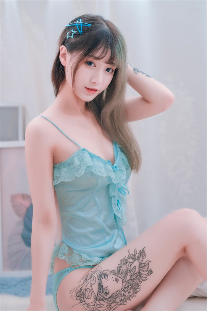 知名动漫博主@铁板烧鬼舞w 露背清纯睡衣 [20P/230MB]