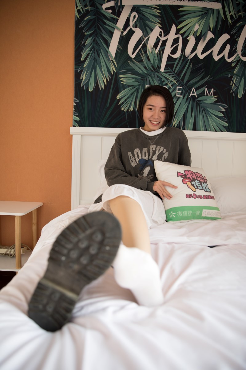 物恋传媒 No.321 小飞-暖阳与风声 [165P/1V/3.26G]