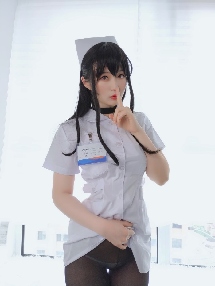 人气动漫Coser@白银81 长发小护士 [66P/3V/447MB]