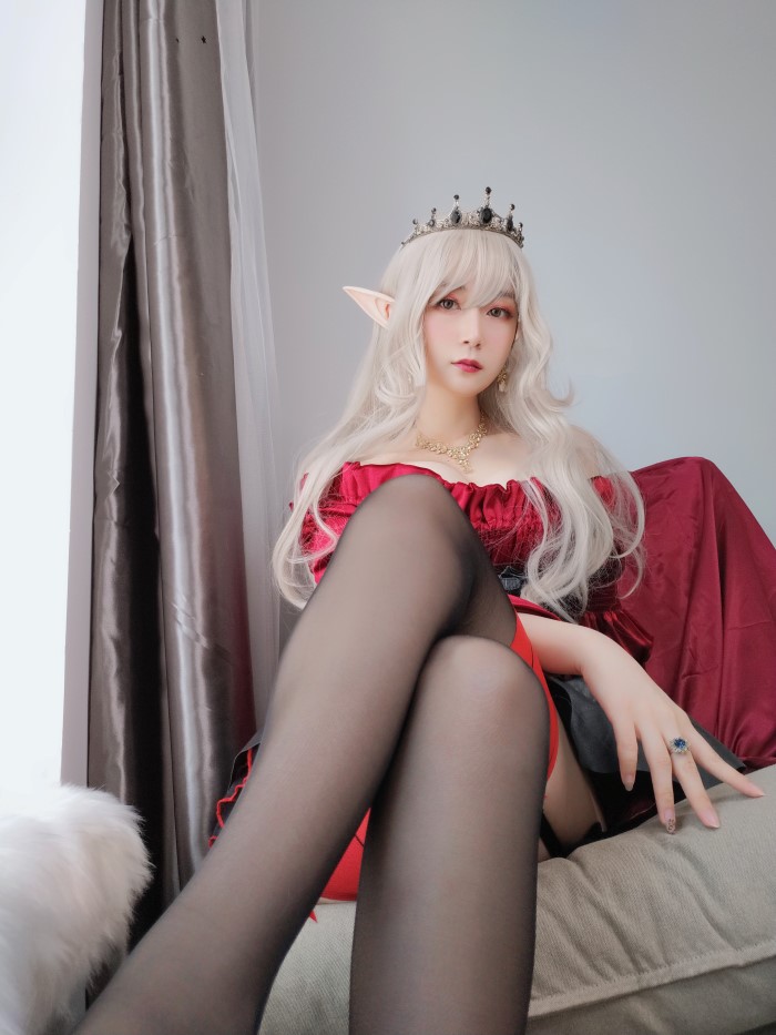 人气动漫Coser@白银81 皇家吸血鬼 [50P/8V/543MB]