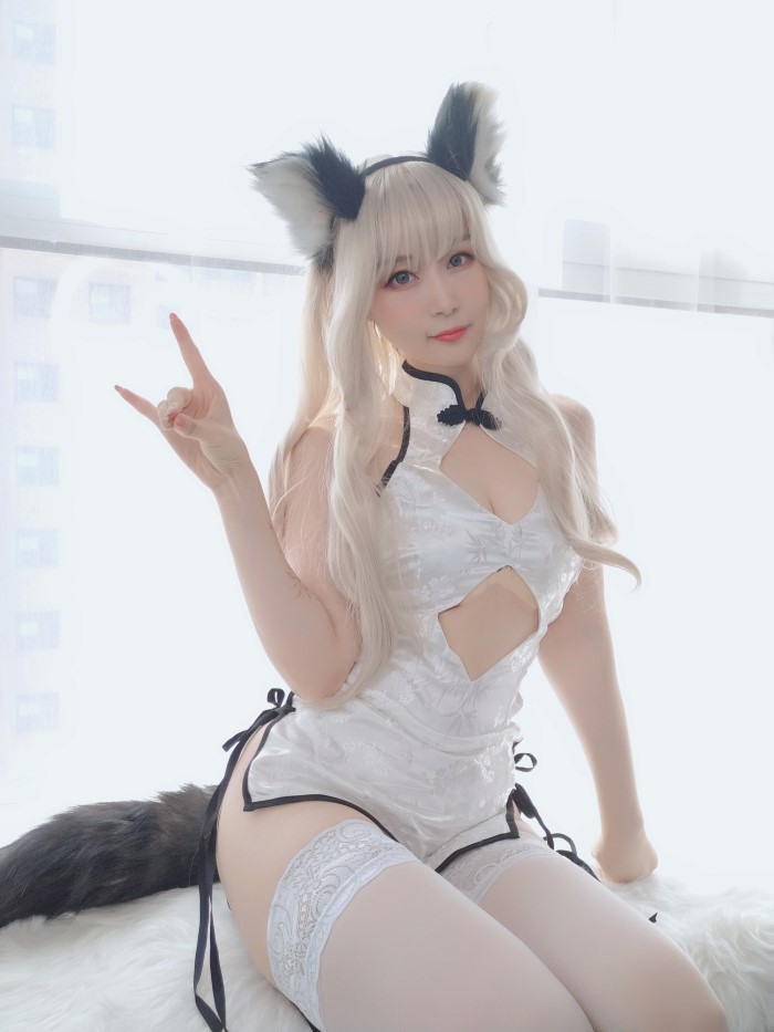 人气动漫Coser@白银81 小白狼 [49P/3V/180MB]