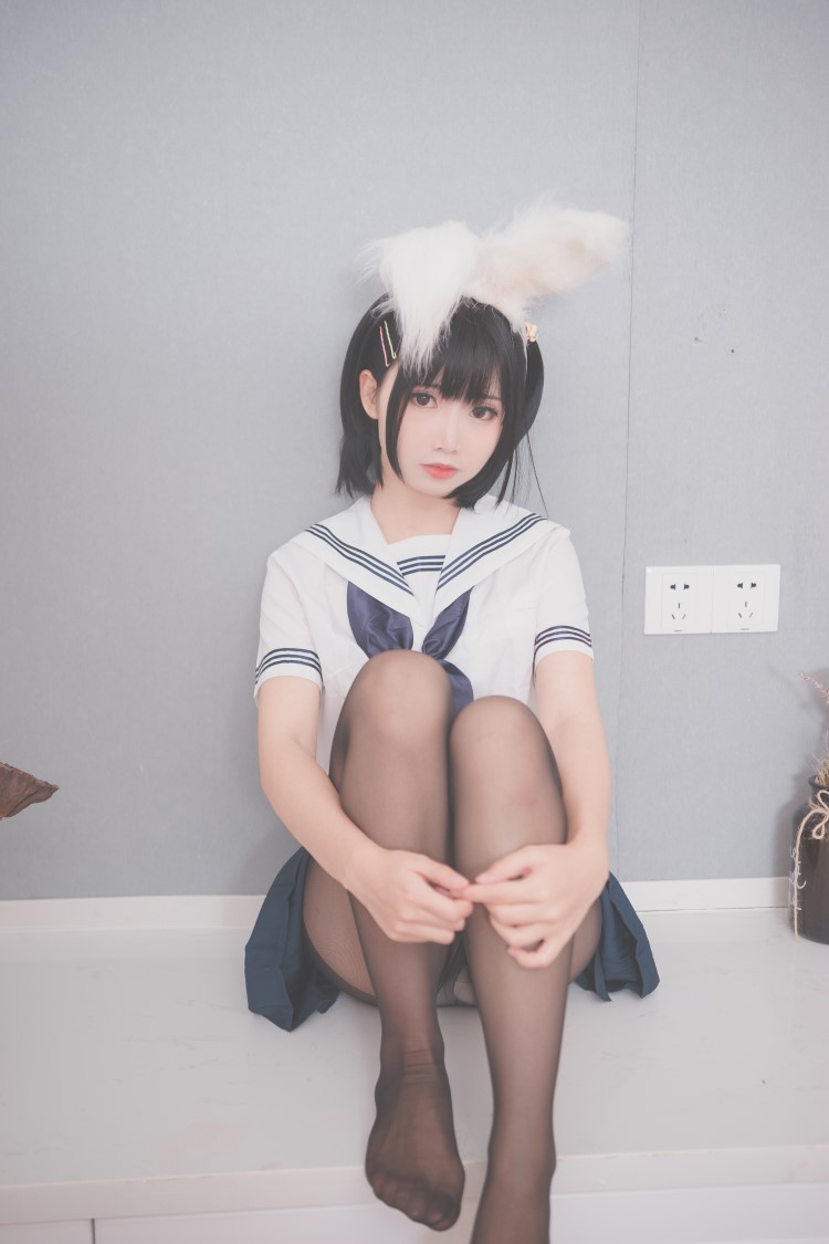 网红Coser@面饼仙儿 – 面饼兔耳jk [17P/170MB]
