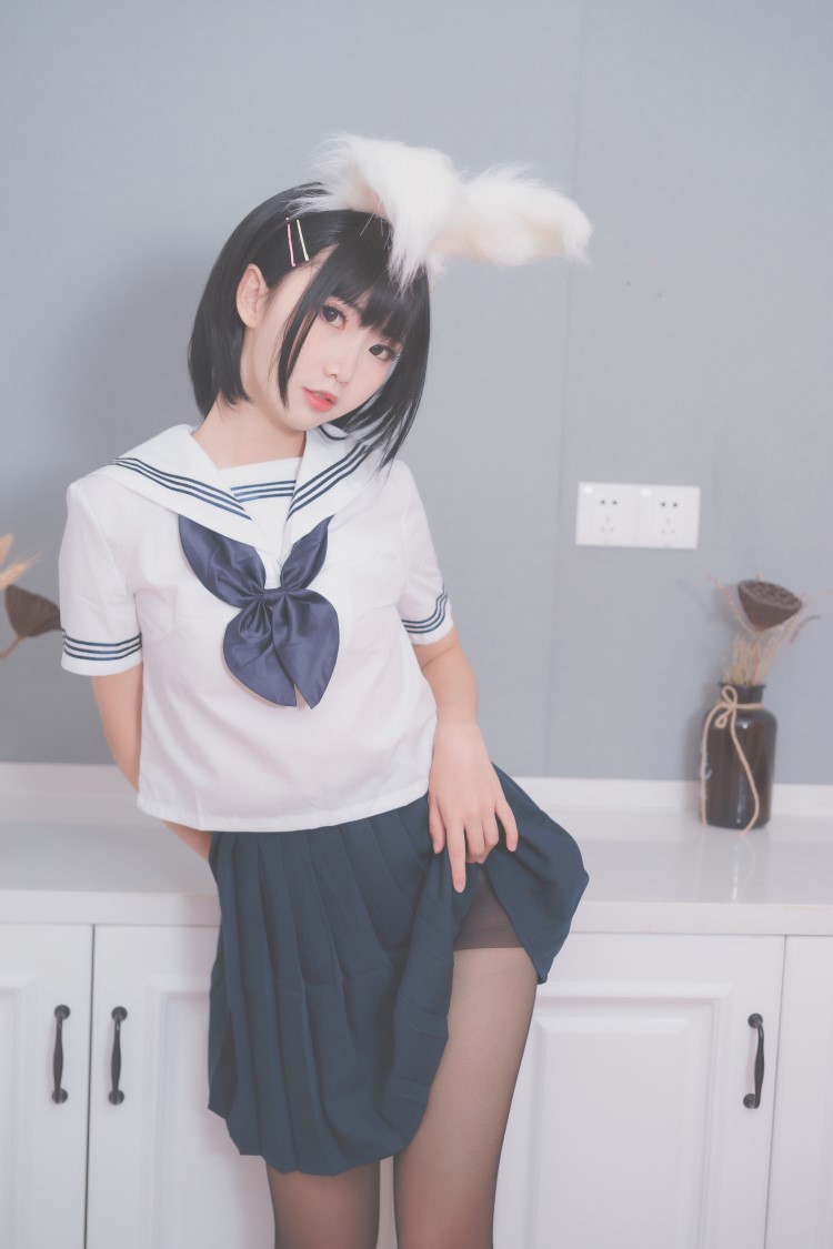 网红Coser@面饼仙儿 – 面饼兔耳jk [17P/170MB]