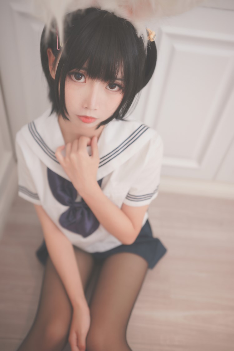 网红Coser@面饼仙儿 – 面饼兔耳jk [17P/170MB]
