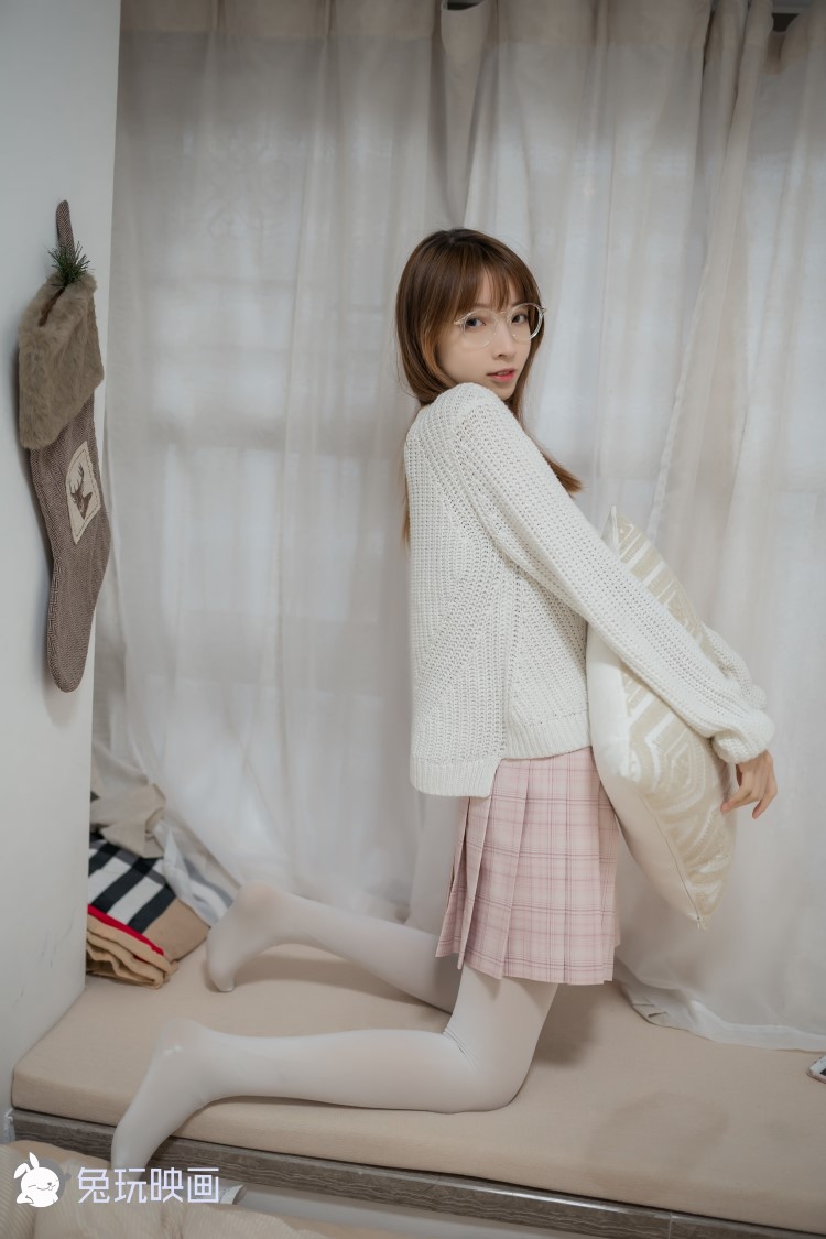 兔玩映画 B 081 粉格裙的眼镜娘 [44P/392MB]