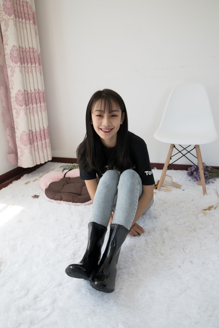 物恋传媒 No.396 岚岚-雨中花 [200P/1V/5.22G]