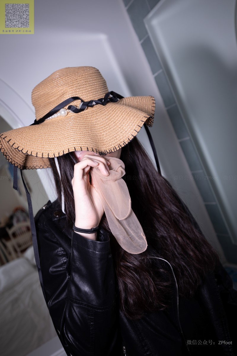 [LSS山茶摄影] NO.086 进门就把袜子脱了洗了 [89P/374MB]