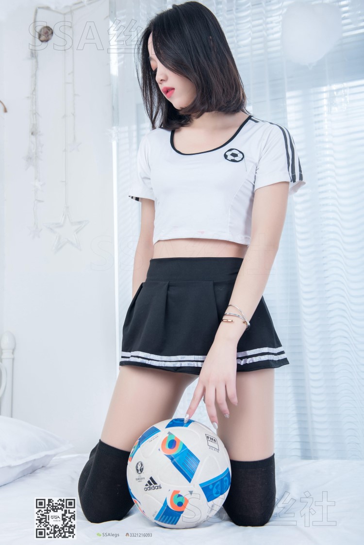 [SSA丝社] NO.086 大大的足球宝贝肉丝黑袜玩球[99P/75M]