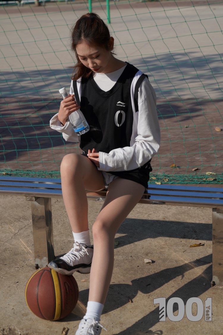 [IESS异思趣向] 一千零一夜 105 草莓《陪女朋友打篮球1》 [98P/247MB]