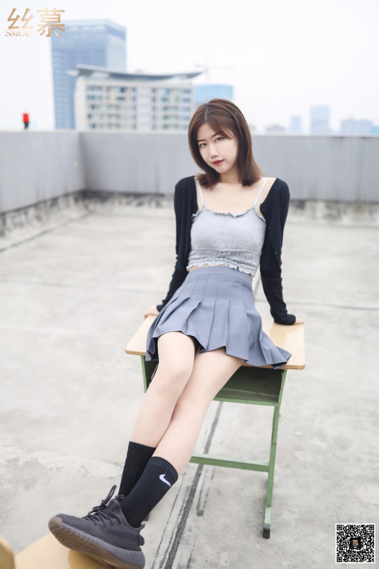 丝慕写真 SM288 天天一元 米朵《天台玩丝的两和小姐姐》[77P/105MB]