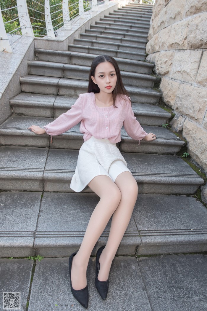 SSA丝社 NO.052 西西的小白裙肉丝街拍足部特写 [99P/175MB]