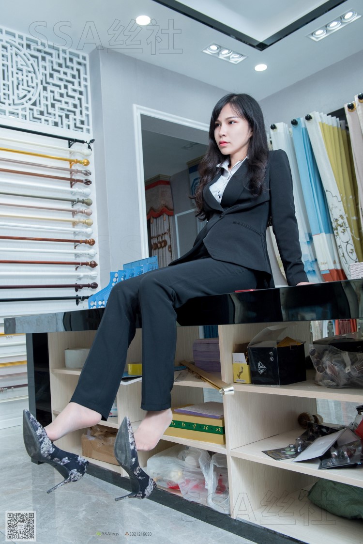 [SSA丝社] NO.059 卖窗帘的小姐姐不甘平庸的美足曲线 [99P/145MB]