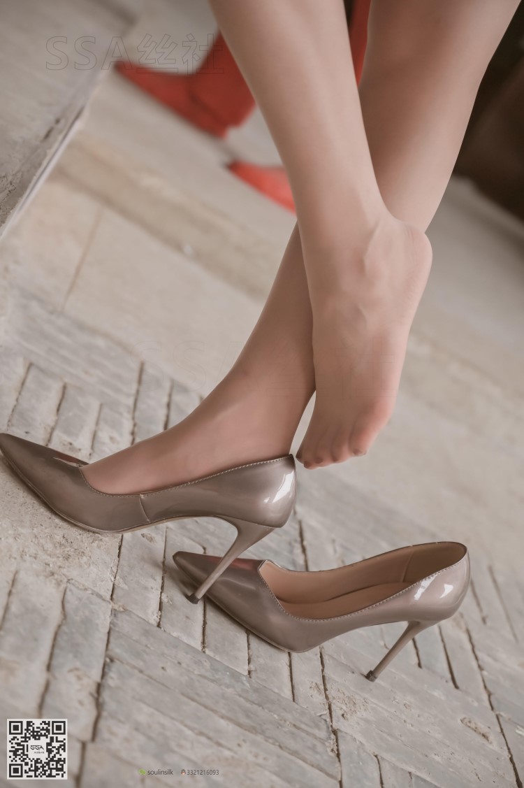 SSA丝社 第099期：腿模雪梨街拍短裙美腿肉丝 [99P/62M]