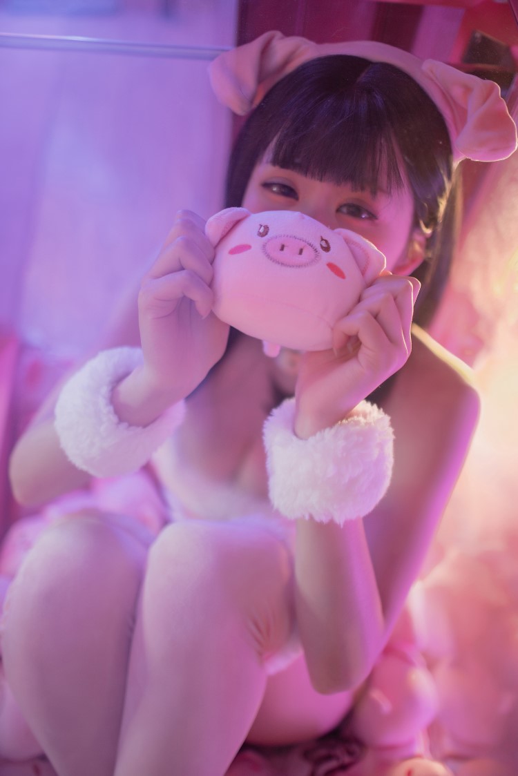 微博妹子@爱老师_PhD  2018新年猪猪 [20P/176MB]