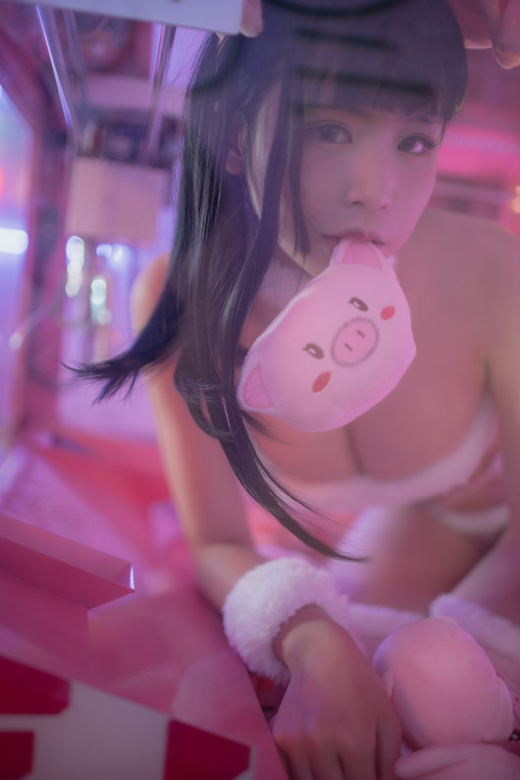 微博妹子@爱老师_PhD  2018新年猪猪 [20P/176MB]