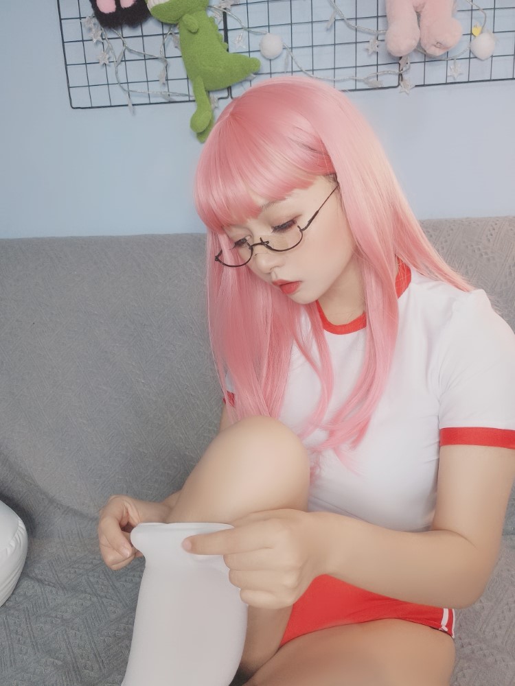 知名动漫博主@黑猫猫OvO - 体操服自拍 [16P/41MB]