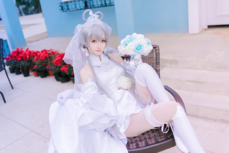 网红Coser@yui金鱼 – 洛天依婚纱 [8P/64MB]