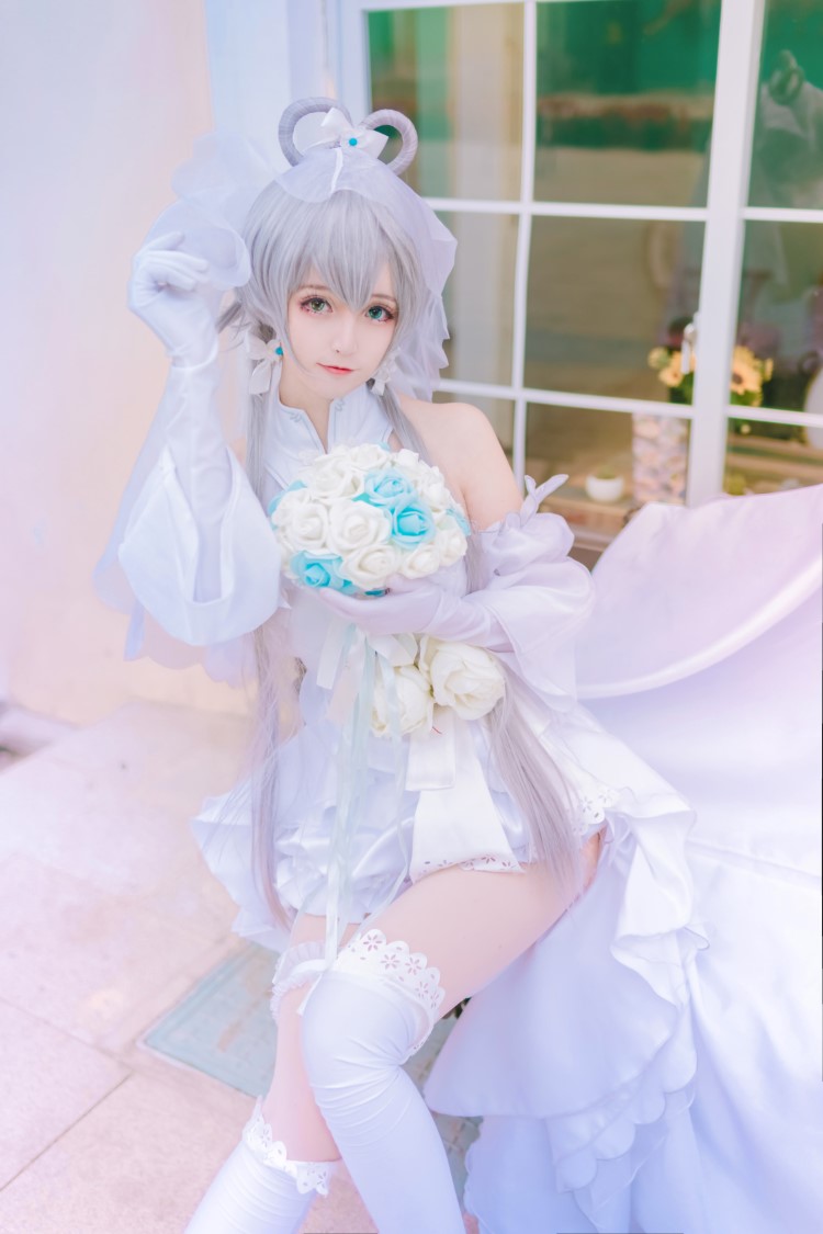 网红Coser@yui金鱼 – 洛天依婚纱 [8P/64MB]