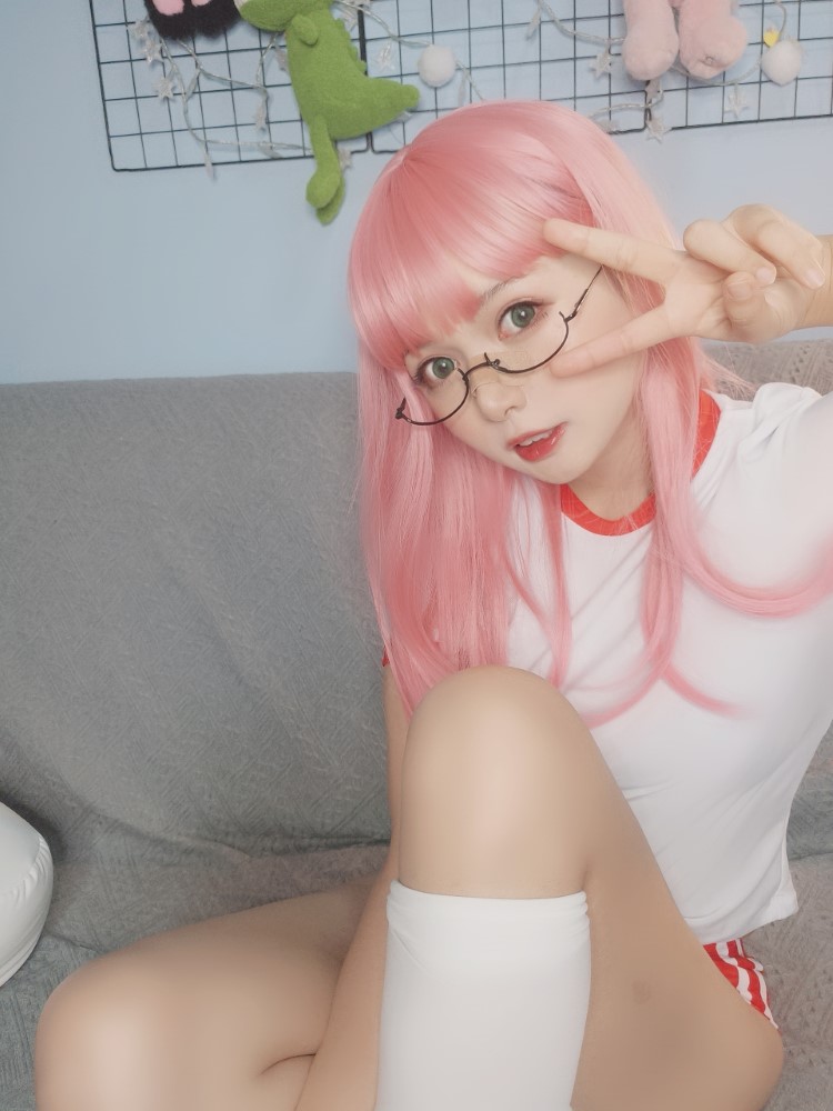 知名动漫博主@黑猫猫OvO - 体操服自拍 [16P/41MB]