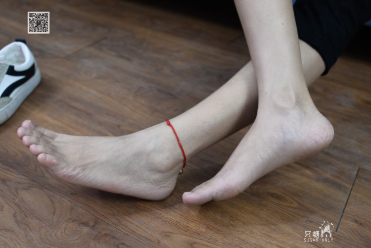 [只糖棉袜]NO.047 安安 红绳与小铃铛 [301P/1.12GB]