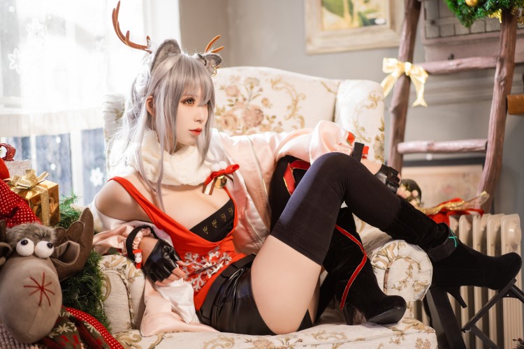 人气动漫Coser@爱老师_PhD  明日方舟 厚礼 黑cos[28P/204MB]