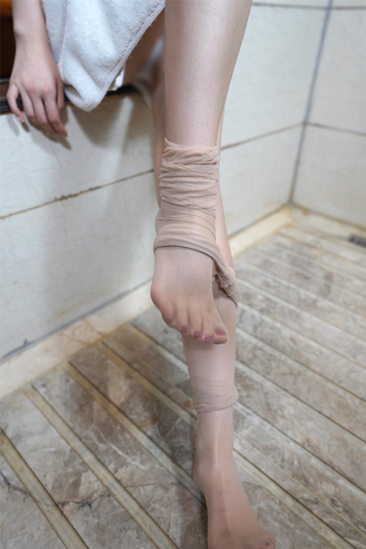 [KittyWawa袜小喵]KT226 《浴袍×肉丝袜》[94P/117MB]