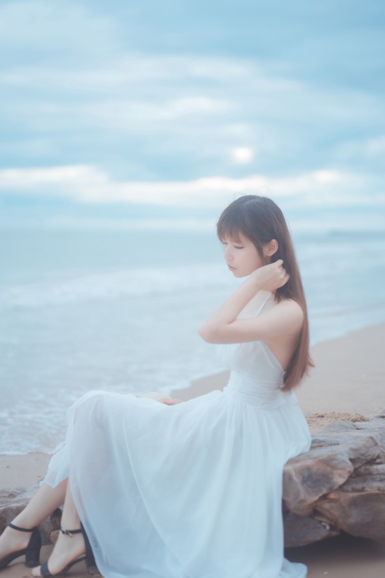 微博妹子@爱老师_PhD 海岸 白裙[9P/51MB]