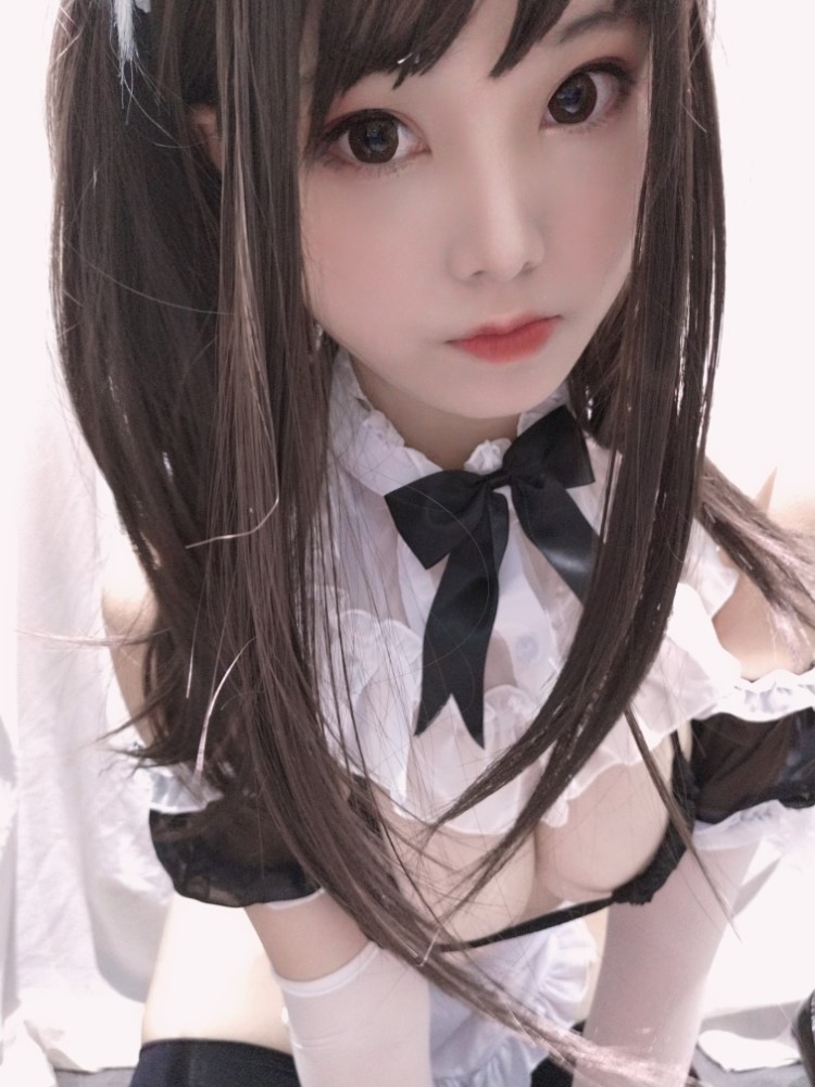 微博二次元coser@蜜汁猫裘  黑白女仆[25P/48MB]