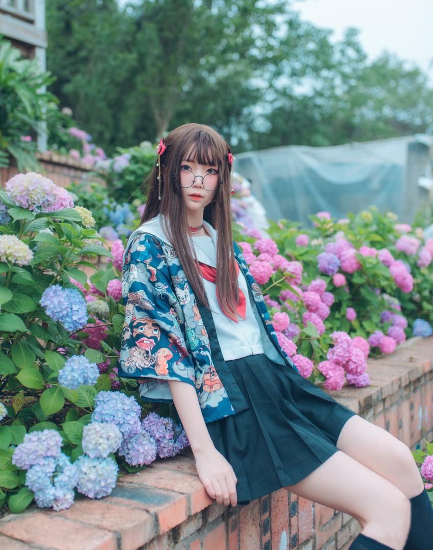 微博红人Coser@五更百鬼 无尽夏日 [6P/52MB]