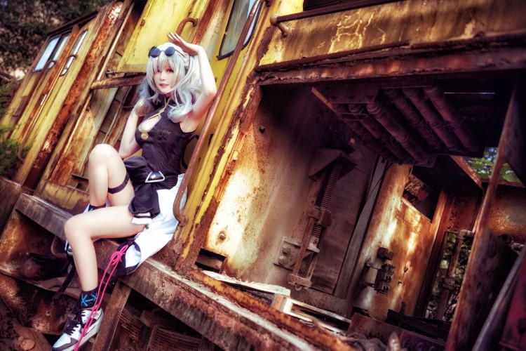 网红Coser@yui金鱼 – 食铁兽 [15P/216MB]