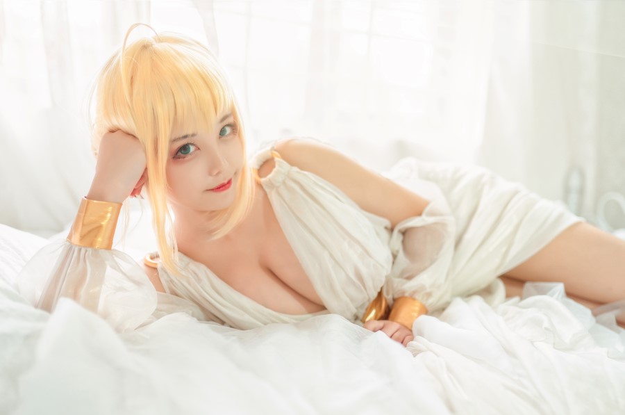 微博二次元coser@蜜汁猫裘 尼禄睡裙[10P/138MB]