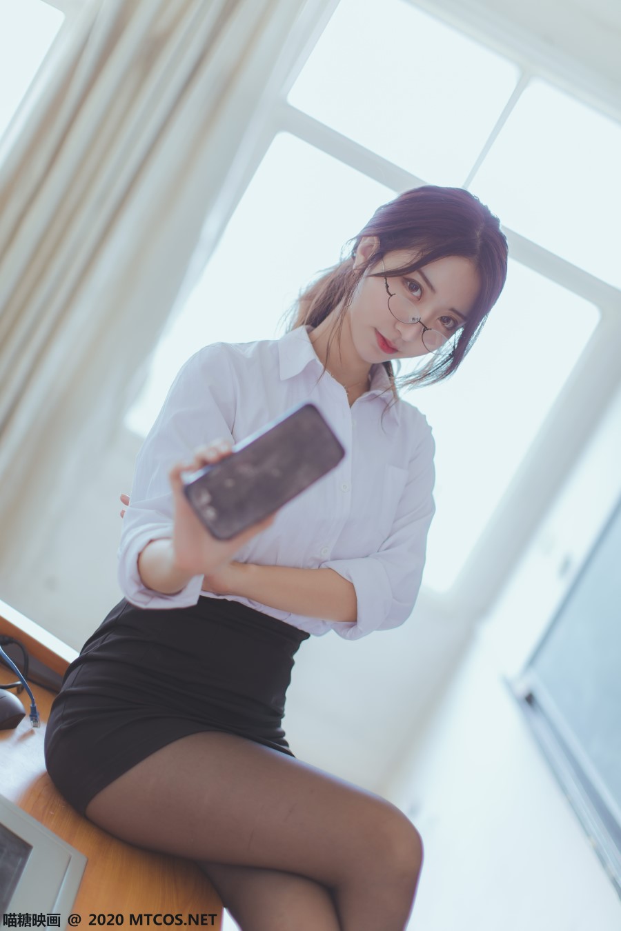 喵糖映画 VOL.282 OL黑丝教师制服 [29P/217MB]