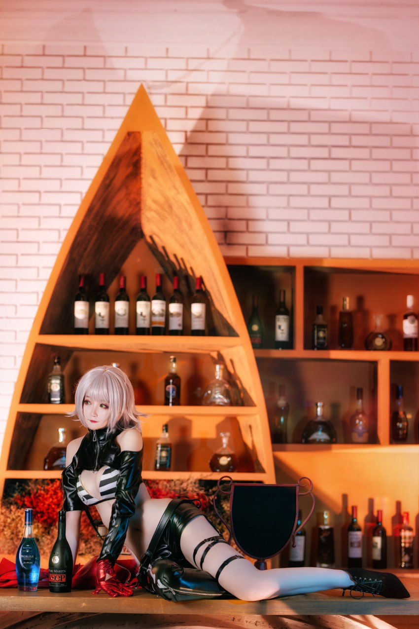 网红Coser@yui金鱼 – 贞德 [17P/209MB]